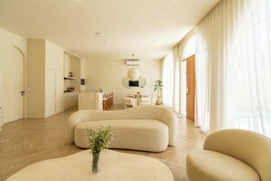 Luxe villa, 3 slaapkamers, gedeeltelijk uitzicht op oceaan | Woonruimte