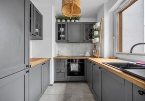 Fridge, oven, stovetop, dishwasher - Podskarbińska Modern Space Studio (Warszawa)