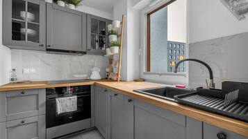 Kühlschrank, Ofen, Herdplatte, Geschirrspüler