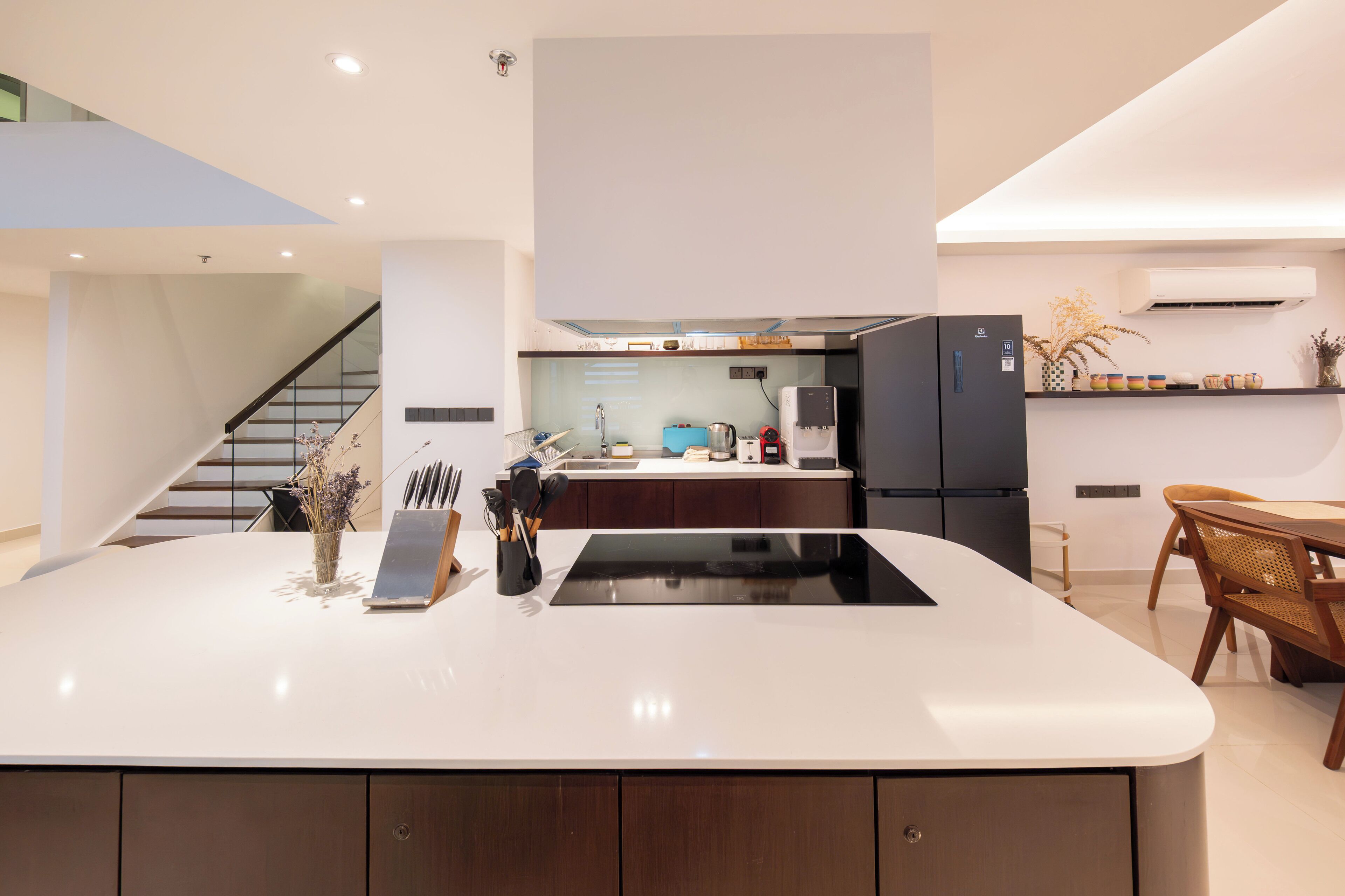 Kühlschrank, Mikrowelle, Ofen, Herdplatte