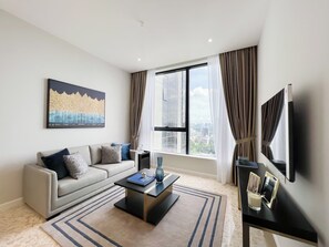 TV, offices - Cozy Luxe 1BR KLCC Jln Alor Pavilion Bukit Bintang (Pavilion Ceylon Hill, Kuala Lumpur)