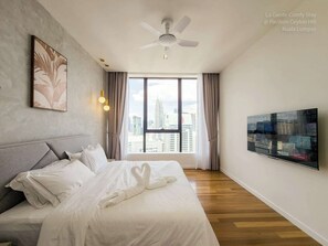 3 habitaciones, tabla de planchar con plancha y cuna de viaje 