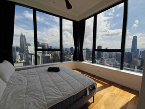 アイロン / アイロン台、WiFi (無料)、ベッドシーツ