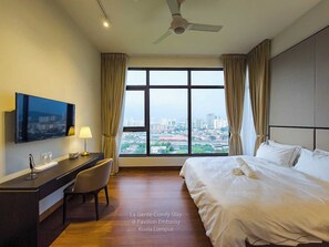 3 habitaciones, tabla de planchar con plancha y cuna de viaje 