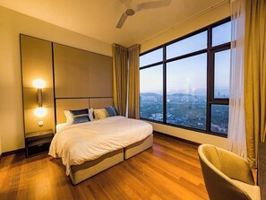 3 bedrooms, iron/ironing board, travel cot, free WiFi - Luxury KLCC 3BR Embassy Area, Infi Pool @ La Gente (Kuala Lumpur)