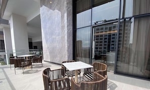 Outdoor dining - Pavilion Embassy 3R2B HighFloor Luxury Home KLCC (Pavilion Embassy, KLCC, Kuala Lumpur)