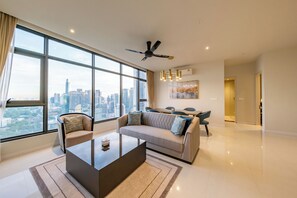 TV, offices - Pavilion Embassy 3R2B High Floor KLCC 600MBPS Luxe (Pavilion Embassy, KLCC, Kuala Lumpur)