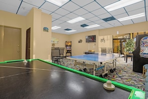 Games room - Modern Beach Oasis
Sleeps 4~Pool~Gym~Kitchen~Games~Parking (Daytona Beach)