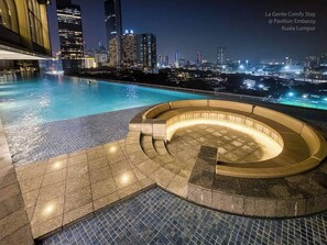 Pool - Cozy Luxe Home | Infi Pool | Top Floor | 5min KLCC (Kuala Lumpur)