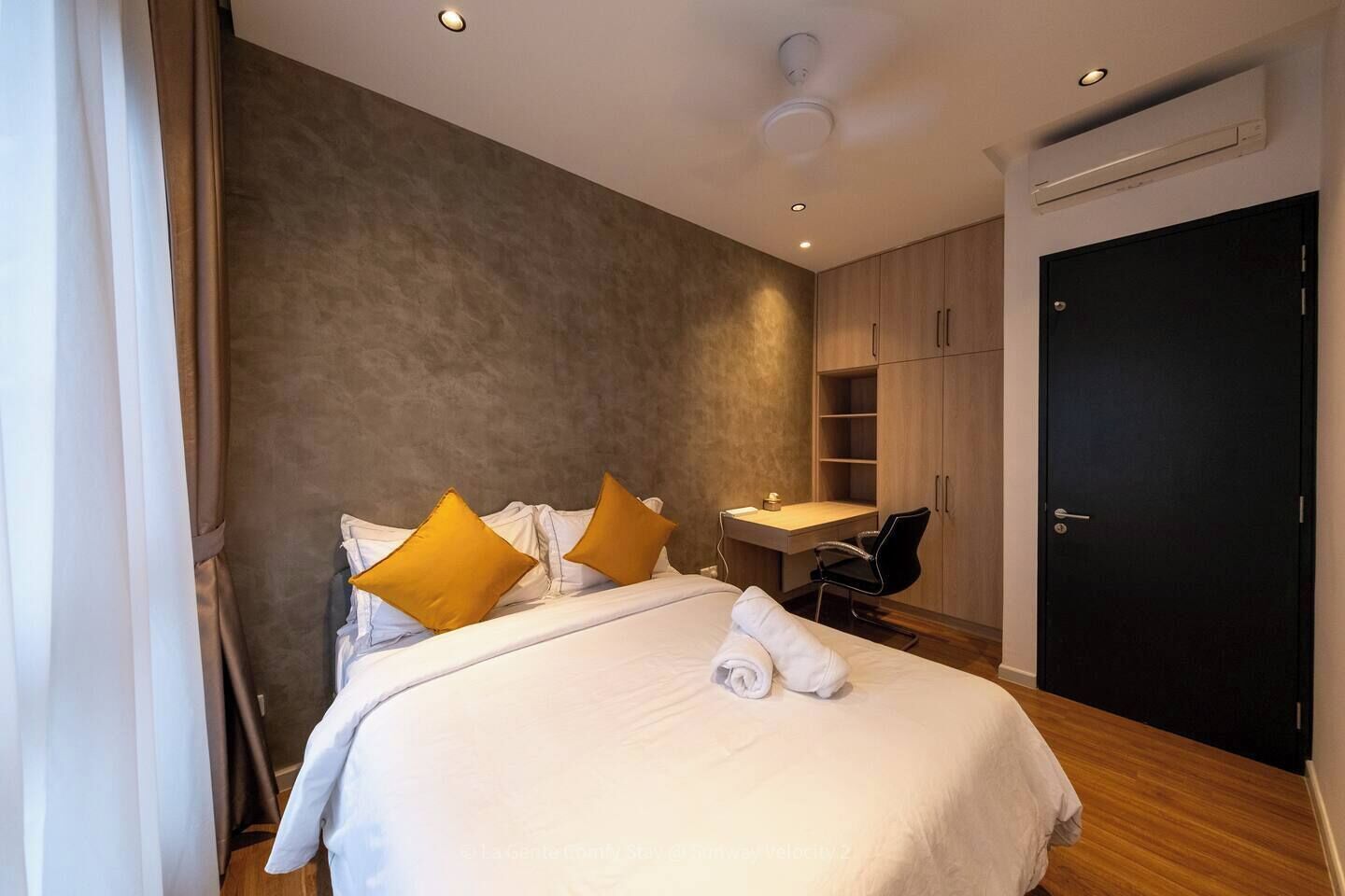 アイロン / アイロン台、WiFi (無料)、ベッドシーツ