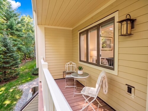 Chic Stratton Condo- Walking Distance to Village