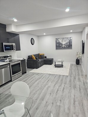 Interior - Cozy on Baywater! 15 minutes from Calgary International Airport (Airdrie)