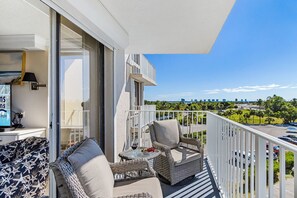 Property grounds - Coastal Bliss with Gulfside Charm — Your Perfect FMB Escape Awaits! – Beach Haven (Fort Myers Beach)