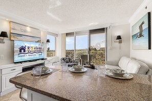Smart TV - Coastal Bliss with Gulfside Charm — Your Perfect FMB Escape Awaits! – Beach Haven (Fort Myers Beach)