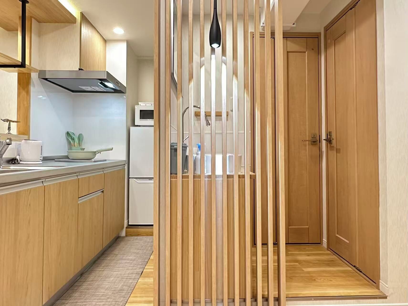 Fridge, microwave, stovetop, electric kettle