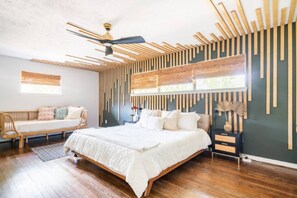 Iron/ironing board, free WiFi - Hummingbird (Houston)