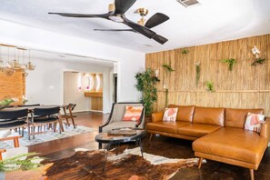 Living area - Hummingbird (Houston)