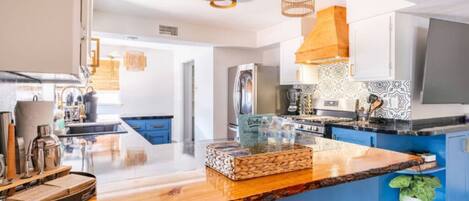 Cookware/dishes/utensils