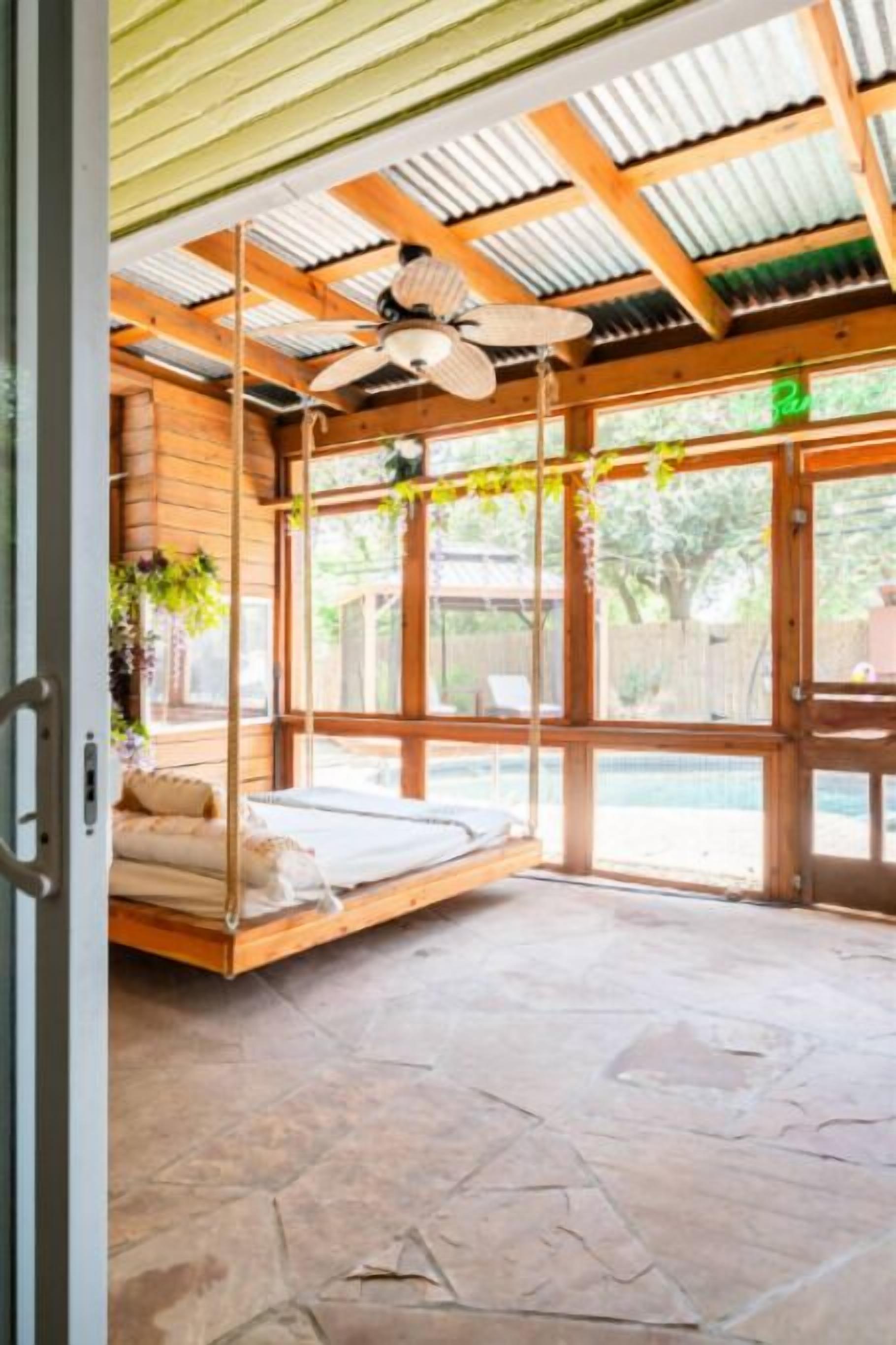 Iron/ironing board, free WiFi