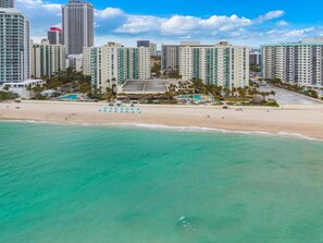 Beach nearby - Family-Friendly Beach Condo  Steps to the Ocean (Hollywood Beach)
