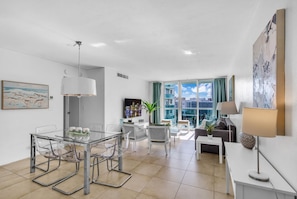 Interior - Family-Friendly Beach Condo  Steps to the Ocean (Hollywood Beach)