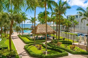 Property grounds - Family-Friendly Beach Condo  Steps to the Ocean (Hollywood Beach)