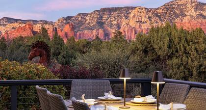 Sedona At the Wild Horse: Luxury 6BR retreat with stunning Red Rock views.