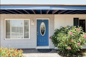 A house with a blue door, a large window, and a small porch area. - 3-bedroom house in peaceful Central Phoenix with Pool  GCU, Uptown, and DT (Phoenix)