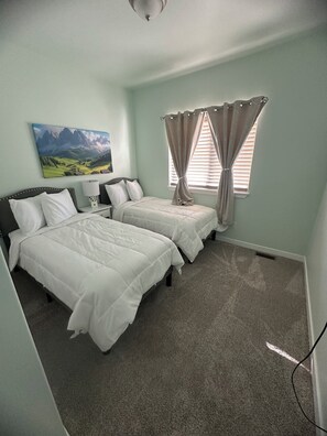 4 bedrooms, iron/ironing board, free WiFi, bed sheets