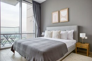 Iron/ironing board, WiFi, bed sheets - Blueground | Business Bay, pool, nr Dubai Canal (Dubai)