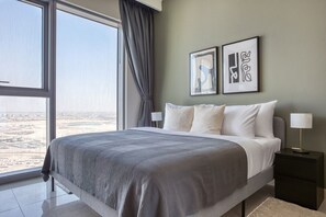 Iron/ironing board, WiFi, bed sheets - Blueground | Dubai Creek Harbour, pool, nr park (Dubai)