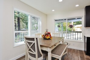 Dining - Wooded Family Getaway ,Hot Tub, Trails, Fire Pit (Ronald)