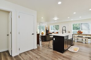 Interior - Wooded Family Getaway ,Hot Tub, Trails, Fire Pit (Ronald)