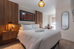 2 bedrooms, iron/ironing board, WiFi - geko| Jade _2BR, modern escape steps from Malecon (Lima)