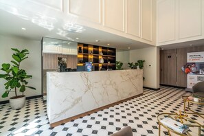 Lobby - geko| Jade _2BR, modern escape steps from Malecon (Lima)