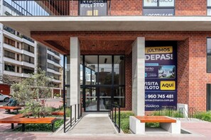 Exterior - geko| Ironwood _1BR in Miraflores near Kennedy (Miraflores)