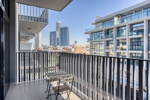 Property grounds - Blueground | Jumeirah Village Circle, pool, nr Park (Dubai)