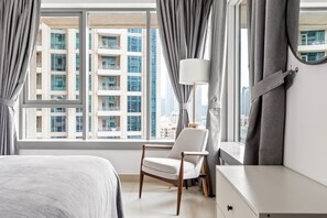 Iron/ironing board, WiFi, bed sheets - Blueground | Burj Residence Phase I & II, pool, nr Burj Khalifa (Dubai)