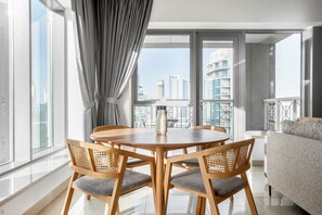 Dining - Blueground | Burj Residence Phase I & II, pool, nr Burj Khalifa (Dubai)