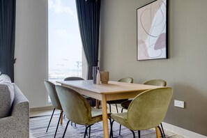 Dining - Blueground | Dubai Creek Harbour, pool, nr Creek (Dubai)