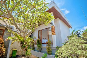 Vista frontal de la propiedad