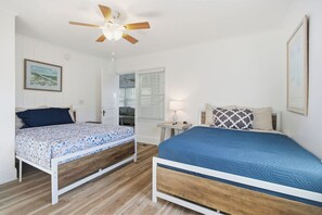 4 habitaciones, tabla de planchar con plancha, cuna de viaje y wifi 