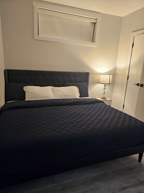 Fer et planche à repasser, accès à Internet, literie fournie