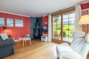 Smart TV, books - Spacious Apartment • Ski-in, Ski-out • Terrace (Lauterbrunnen)