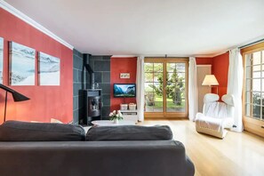 Smart TV, books - Spacious Apartment • Ski-in, Ski-out • Terrace (Lauterbrunnen)