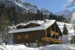 Exterior - Spacious Apartment • Ski-in, Ski-out • Terrace (Lauterbrunnen)