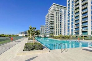 Pool - Blueground | Dubai Hills Estate, pool, nr park (Dubai)