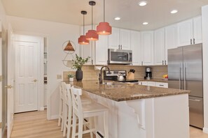 Private kitchen - Ski-In/Ski-Out at Canyon Lodge - King Suite + Separate Bunk Area (Mammoth Lakes)