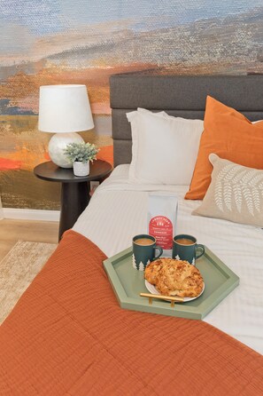 1 bedroom, iron/ironing board, WiFi, bed sheets - Ski-In/Ski-Out at Canyon Lodge - King Suite + Separate Bunk Area (Mammoth Lakes)