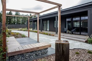 Terrace/patio - The Black Box - Modern, spacious & private 3 b/r sanctuary (Methven)